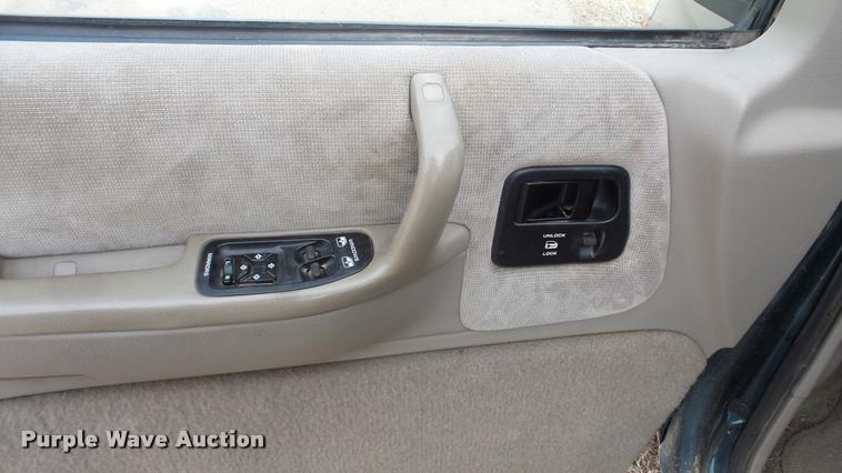 image for item DA2118 1994 Plymouth Grand Voyager van