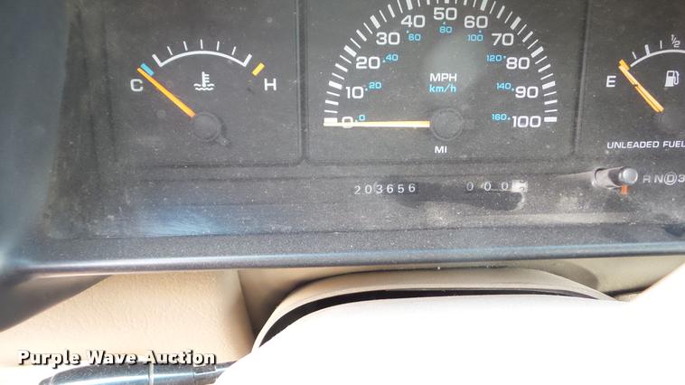 image for item DA2118 1994 Plymouth Grand Voyager van