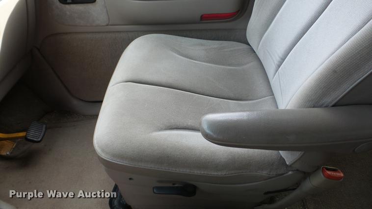 image for item DA2118 1994 Plymouth Grand Voyager van