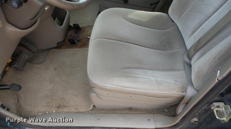 image for item DA2118 1994 Plymouth Grand Voyager van
