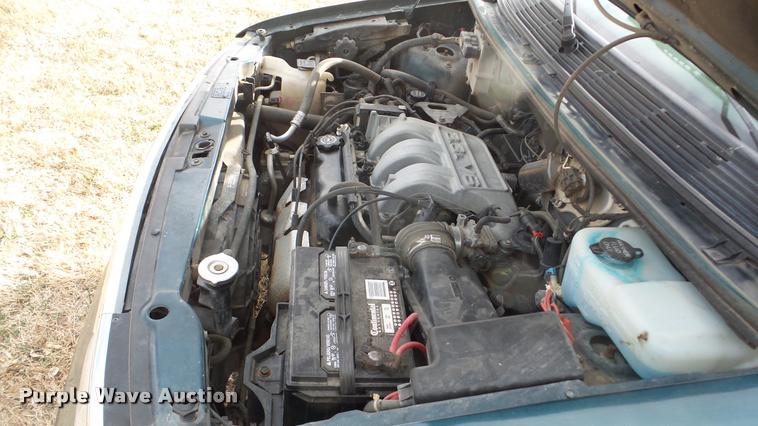 image for item DA2118 1994 Plymouth Grand Voyager van