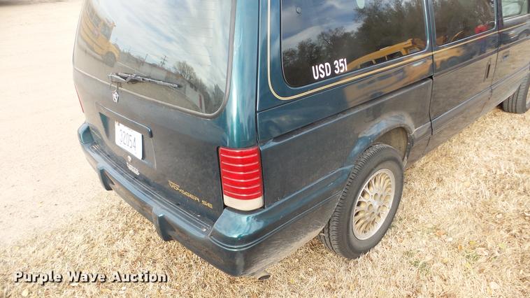 image for item DA2118 1994 Plymouth Grand Voyager van
