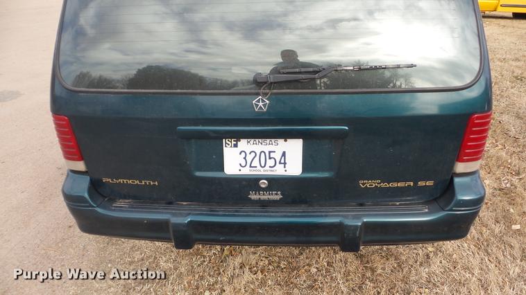 image for item DA2118 1994 Plymouth Grand Voyager van