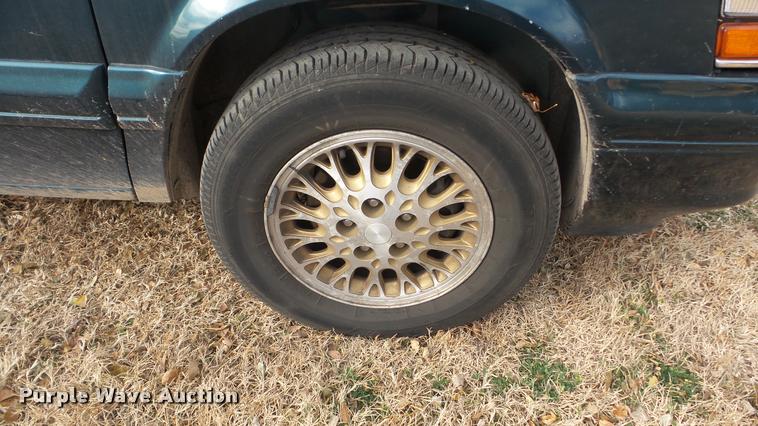 image for item DA2118 1994 Plymouth Grand Voyager van