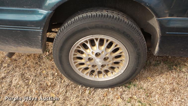 image for item DA2118 1994 Plymouth Grand Voyager van