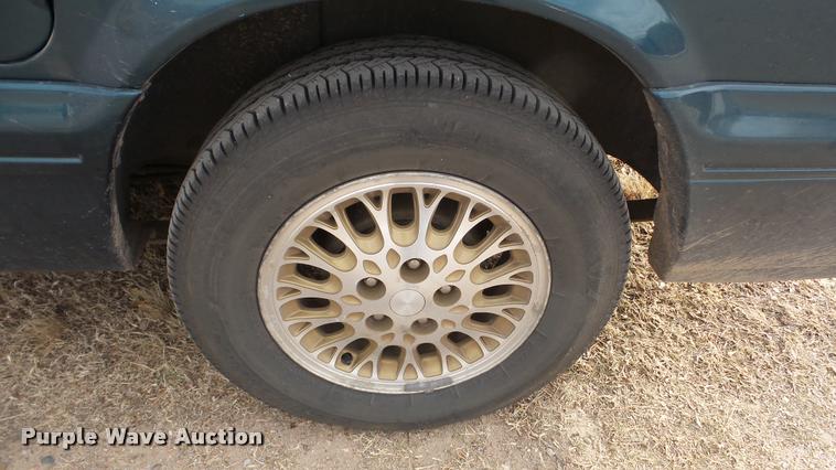 image for item DA2118 1994 Plymouth Grand Voyager van