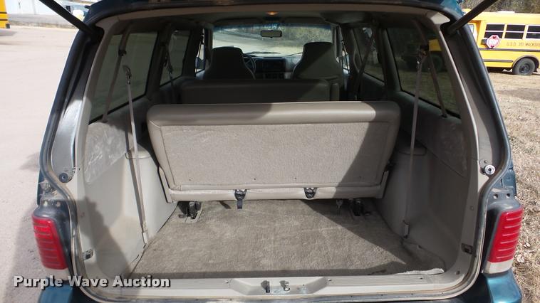 image for item DA2118 1994 Plymouth Grand Voyager van