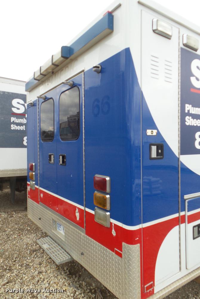 image for item DA5099 2004 Ford F450 Super Duty ambulance