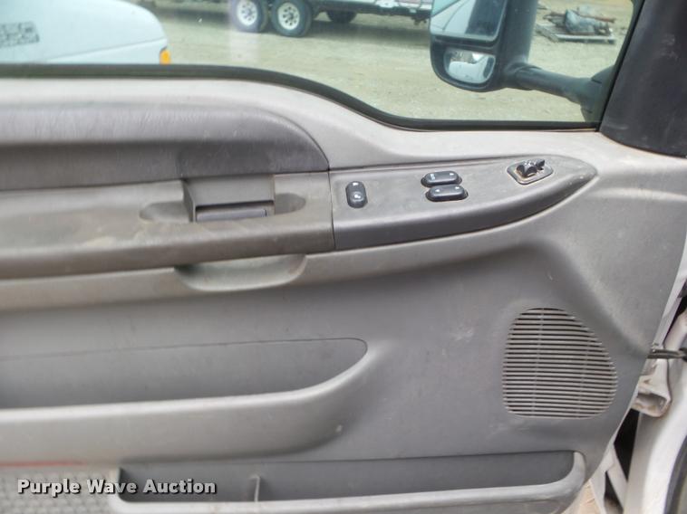 image for item DA5099 2004 Ford F450 Super Duty ambulance