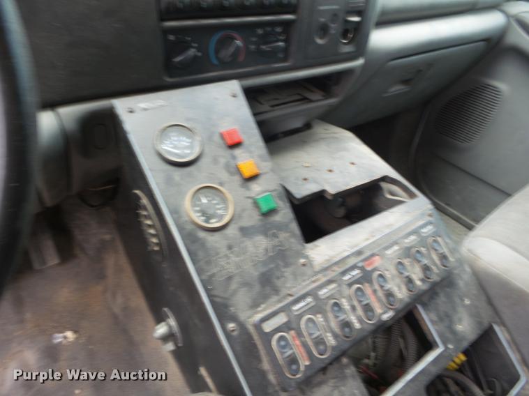 image for item DA5099 2004 Ford F450 Super Duty ambulance