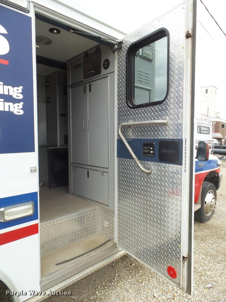 image for item DA5099 2004 Ford F450 Super Duty ambulance