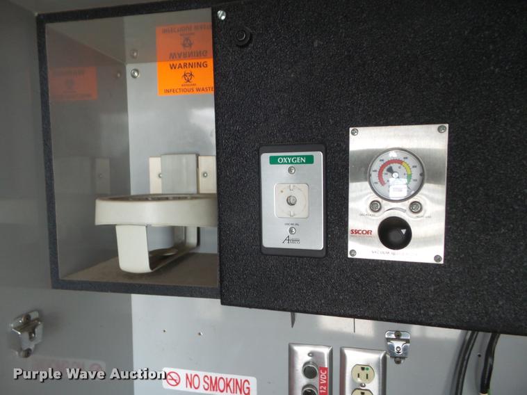 image for item DA5099 2004 Ford F450 Super Duty ambulance