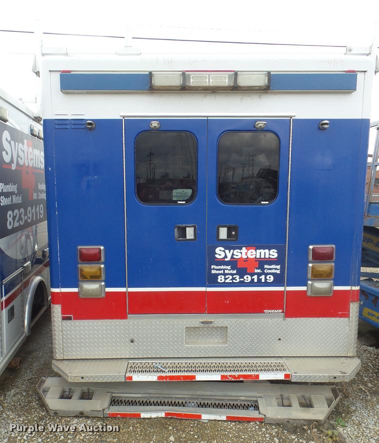 image for item DA5101 2006 Ford F450 Super Duty ambulance