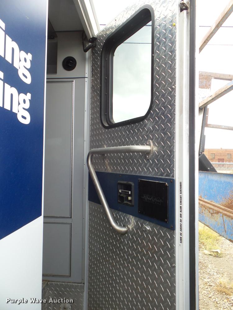 image for item DA5101 2006 Ford F450 Super Duty ambulance