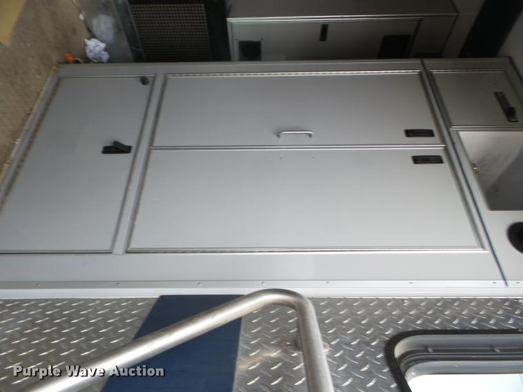 image for item DA5101 2006 Ford F450 Super Duty ambulance
