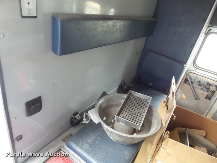 image for item DA5101 2006 Ford F450 Super Duty ambulance