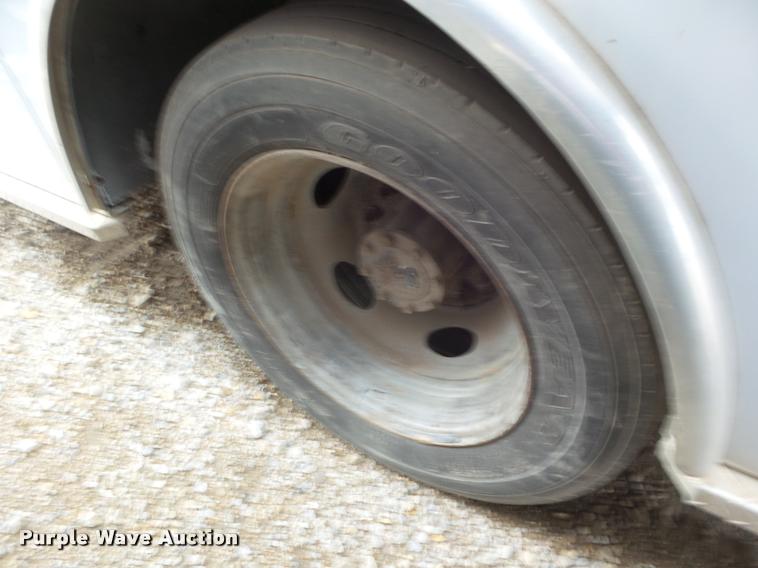 image for item DA5101 2006 Ford F450 Super Duty ambulance