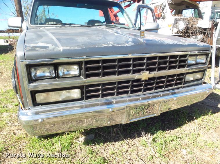 image for item DA5148 1987 Chevrolet R10 pickup truck