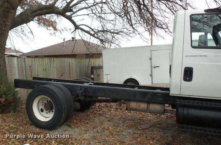 image for item DA5780 2002 International 4300 truck cab and chassis