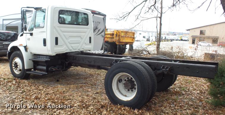 image for item DA5780 2002 International 4300 truck cab and chassis