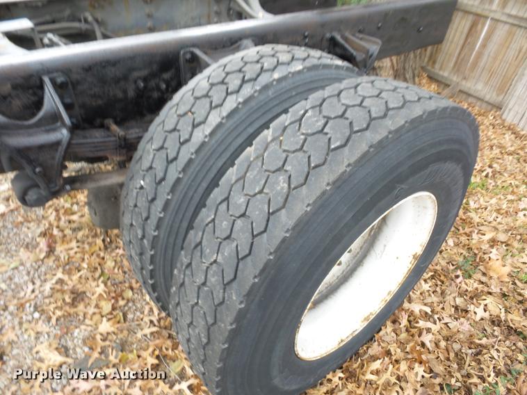 image for item DA5780 2002 International 4300 truck cab and chassis