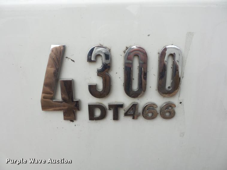 image for item DA5780 2002 International 4300 truck cab and chassis