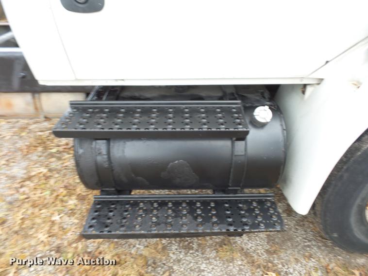 image for item DA5780 2002 International 4300 truck cab and chassis