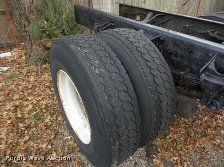 image for item DA5780 2002 International 4300 truck cab and chassis