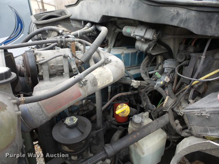 image for item DA5780 2002 International 4300 truck cab and chassis