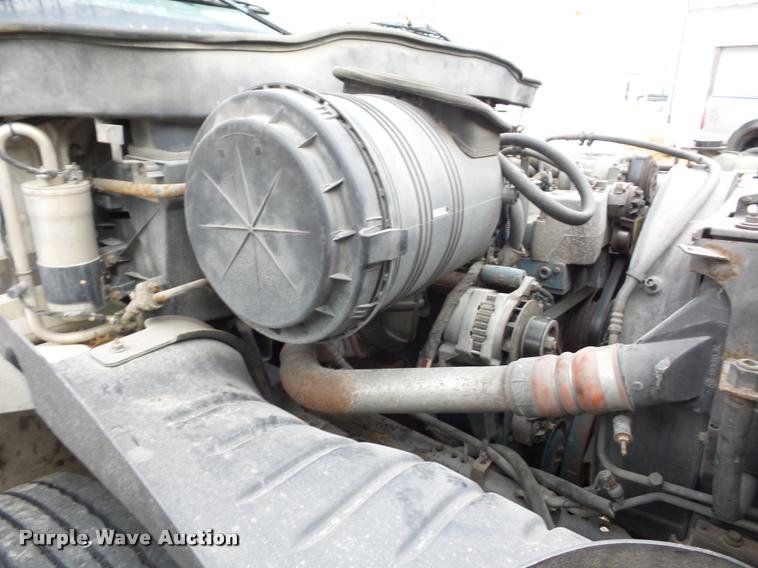 image for item DA5780 2002 International 4300 truck cab and chassis