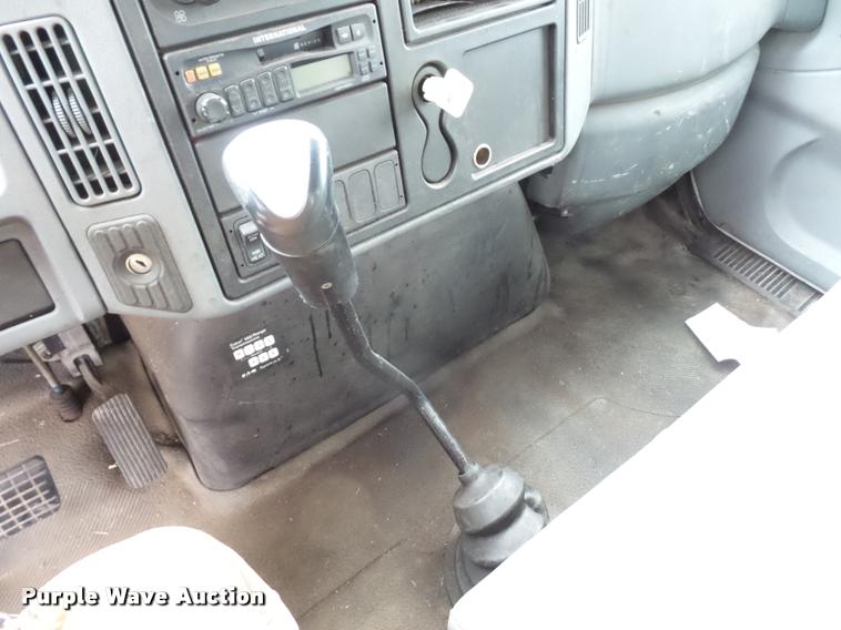 image for item DA5780 2002 International 4300 truck cab and chassis