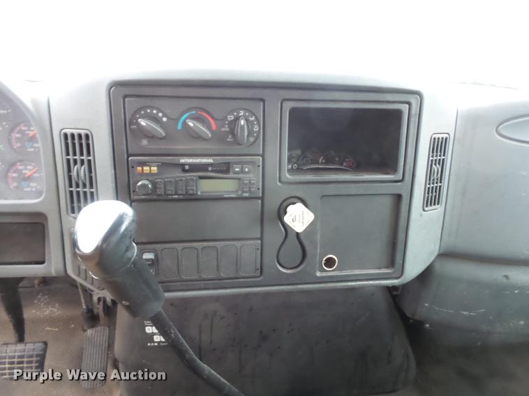 image for item DA5780 2002 International 4300 truck cab and chassis