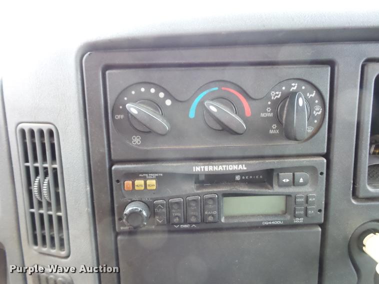 image for item DA5780 2002 International 4300 truck cab and chassis