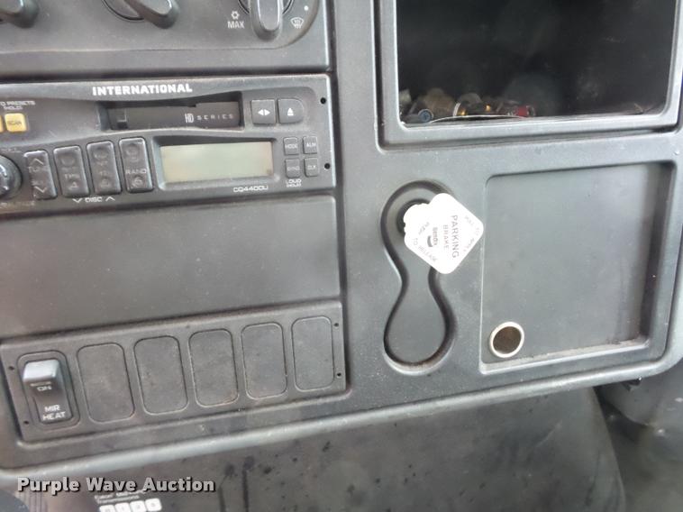 image for item DA5780 2002 International 4300 truck cab and chassis