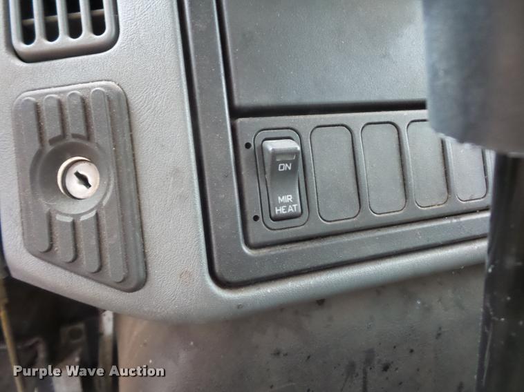 image for item DA5780 2002 International 4300 truck cab and chassis