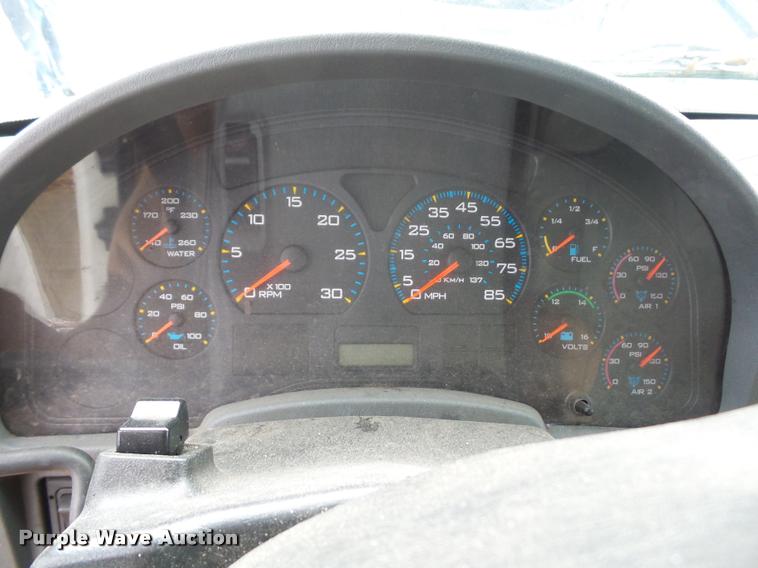 image for item DA5780 2002 International 4300 truck cab and chassis