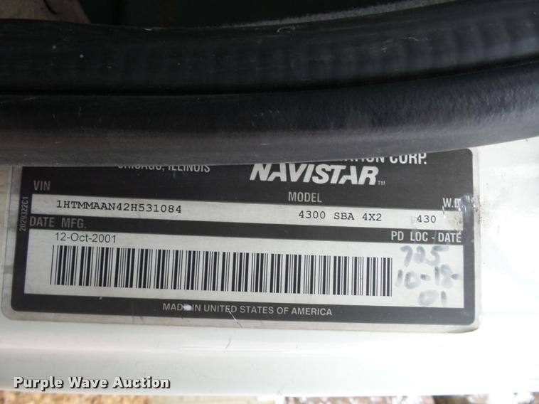 image for item DA5780 2002 International 4300 truck cab and chassis