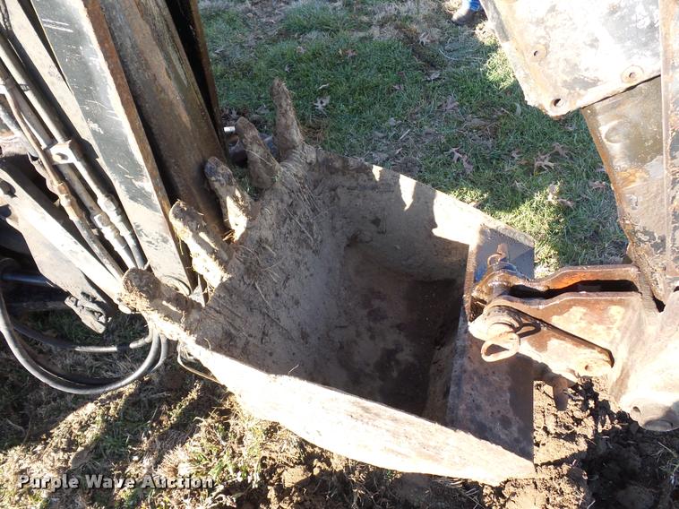 image for item DA5785 New Holland LB620 articulated backhoe