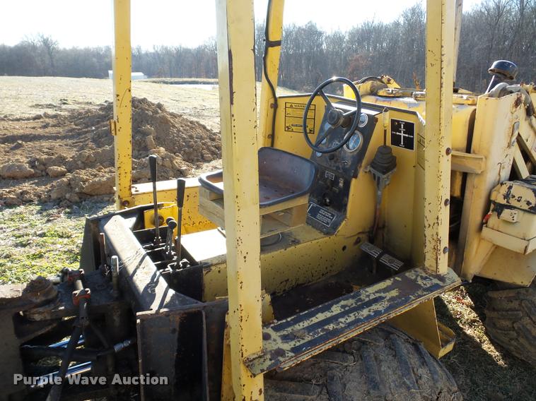 image for item DA5785 New Holland LB620 articulated backhoe