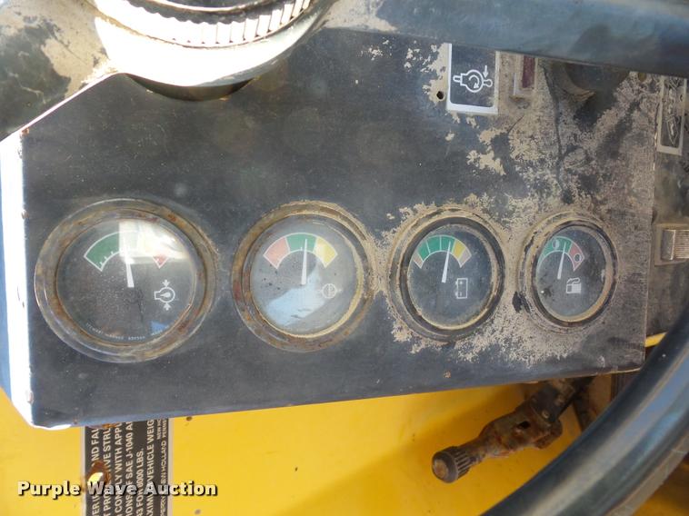 image for item DA5785 New Holland LB620 articulated backhoe