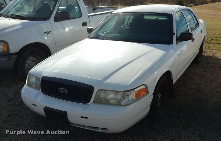 image for item DB0754 2002 Ford Crown Victoria Police Interceptor