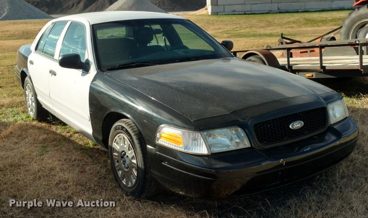 image for item DB0756 2004 Ford Crown Victoria Police Interceptor