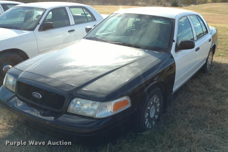 image for item DB0756 2004 Ford Crown Victoria Police Interceptor