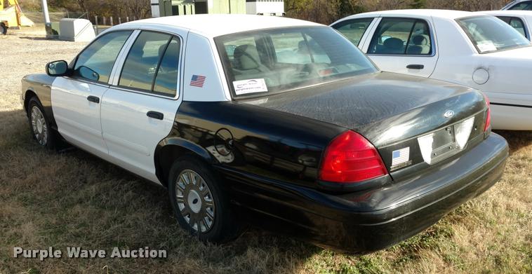 image for item DB0756 2004 Ford Crown Victoria Police Interceptor