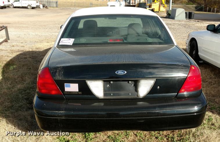 image for item DB0756 2004 Ford Crown Victoria Police Interceptor