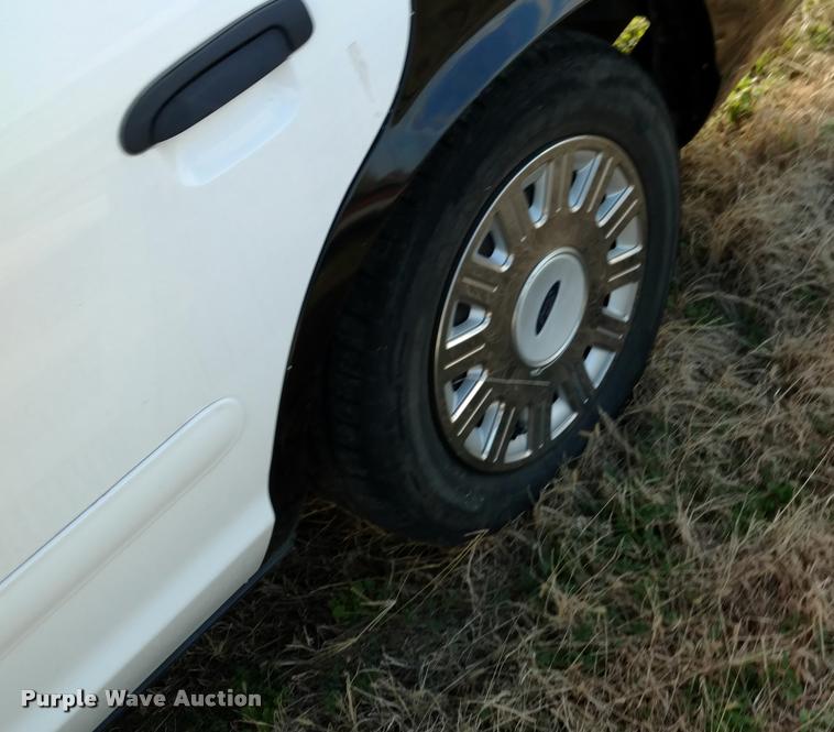 image for item DB0756 2004 Ford Crown Victoria Police Interceptor