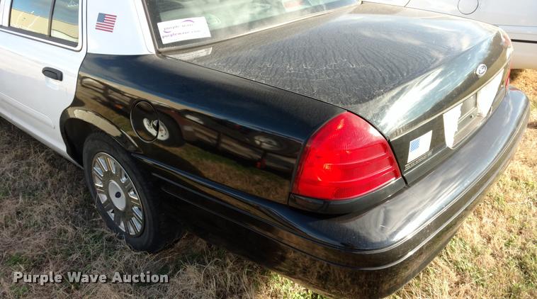 image for item DB0756 2004 Ford Crown Victoria Police Interceptor