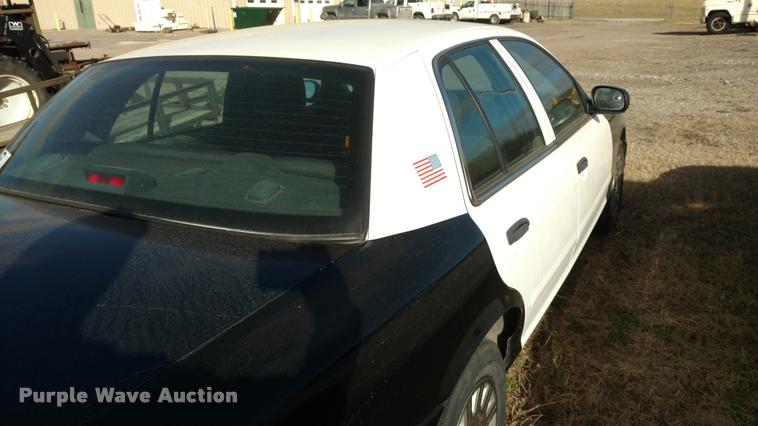 image for item DB0756 2004 Ford Crown Victoria Police Interceptor