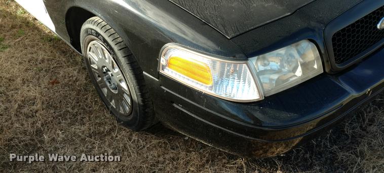 image for item DB0756 2004 Ford Crown Victoria Police Interceptor