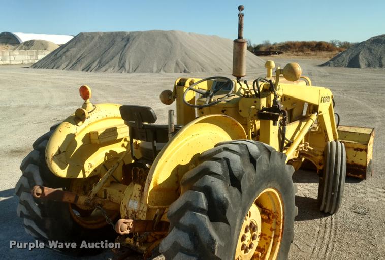 image for item DB0767 Ford 3400 tractor